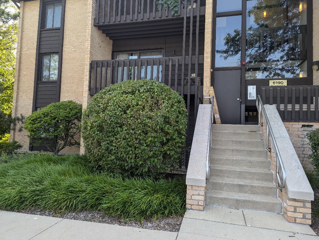 6190 Pinewood Court #101, Willowbrook, IL 60527