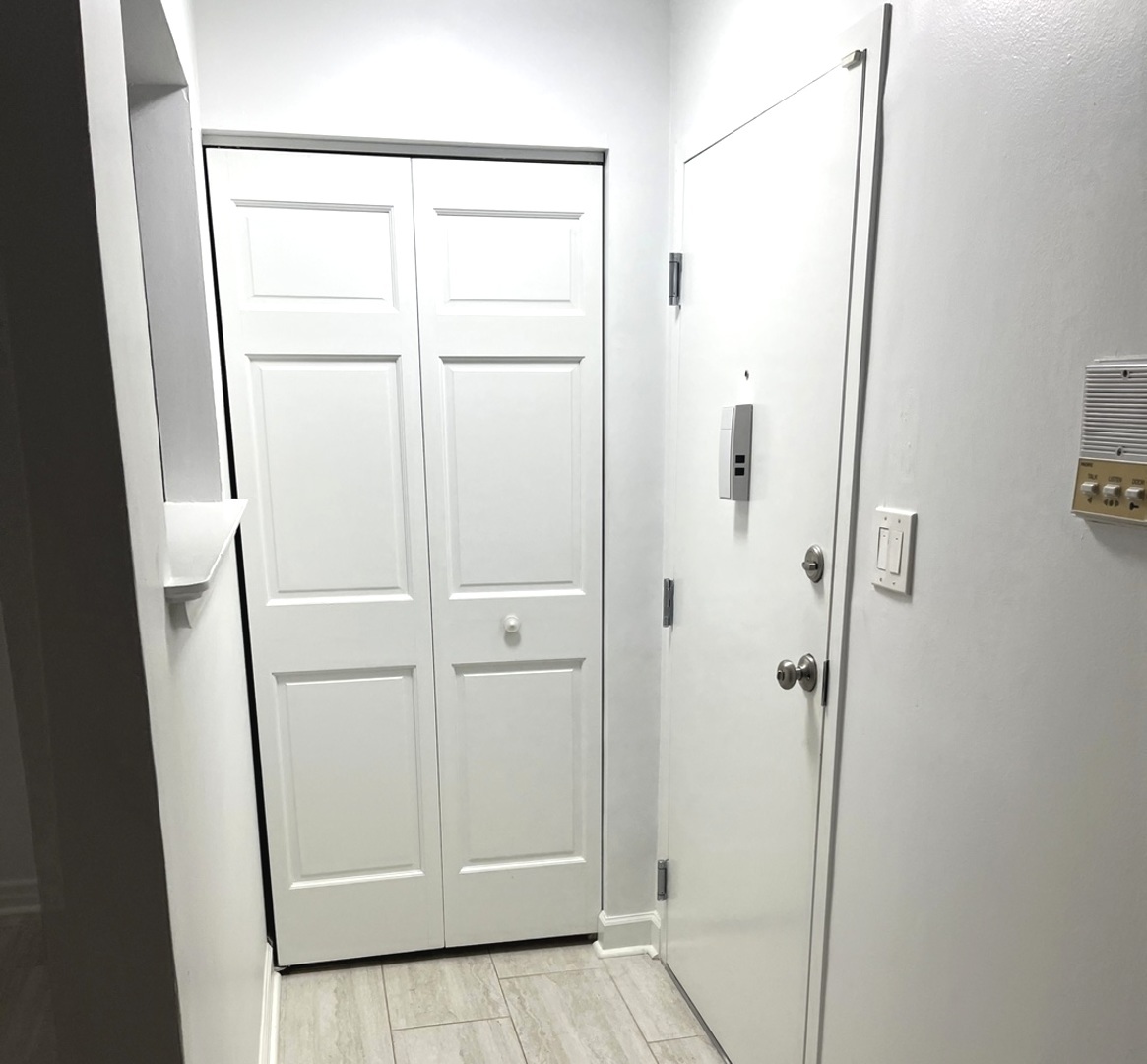 10B E Dundee Quarter Drive #301, Palatine, IL 60074