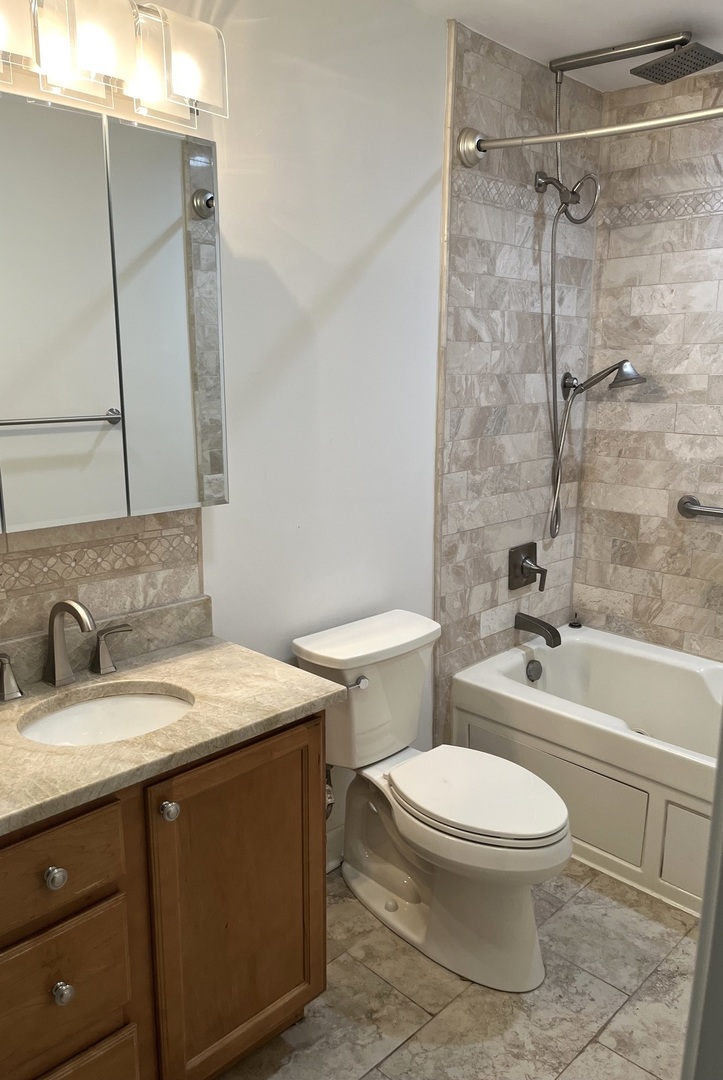 10B E Dundee Quarter Drive #301, Palatine, IL 60074