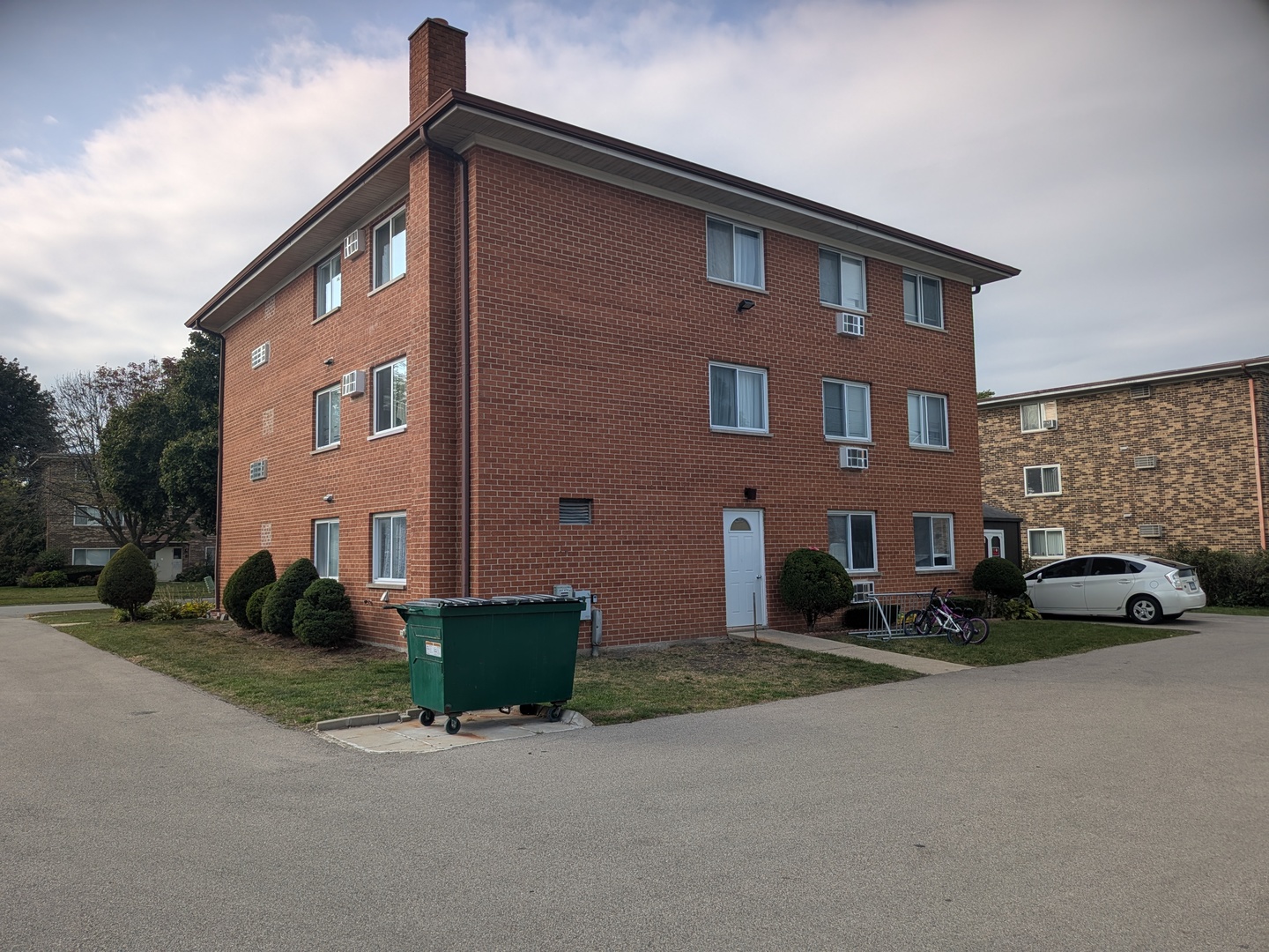 287 8th Street, Wheeling, IL 60090