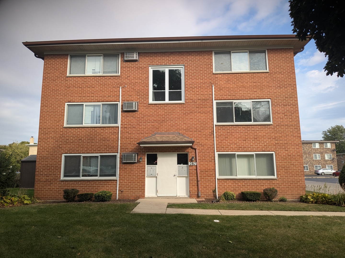 287 8th Street, Wheeling, IL 60090