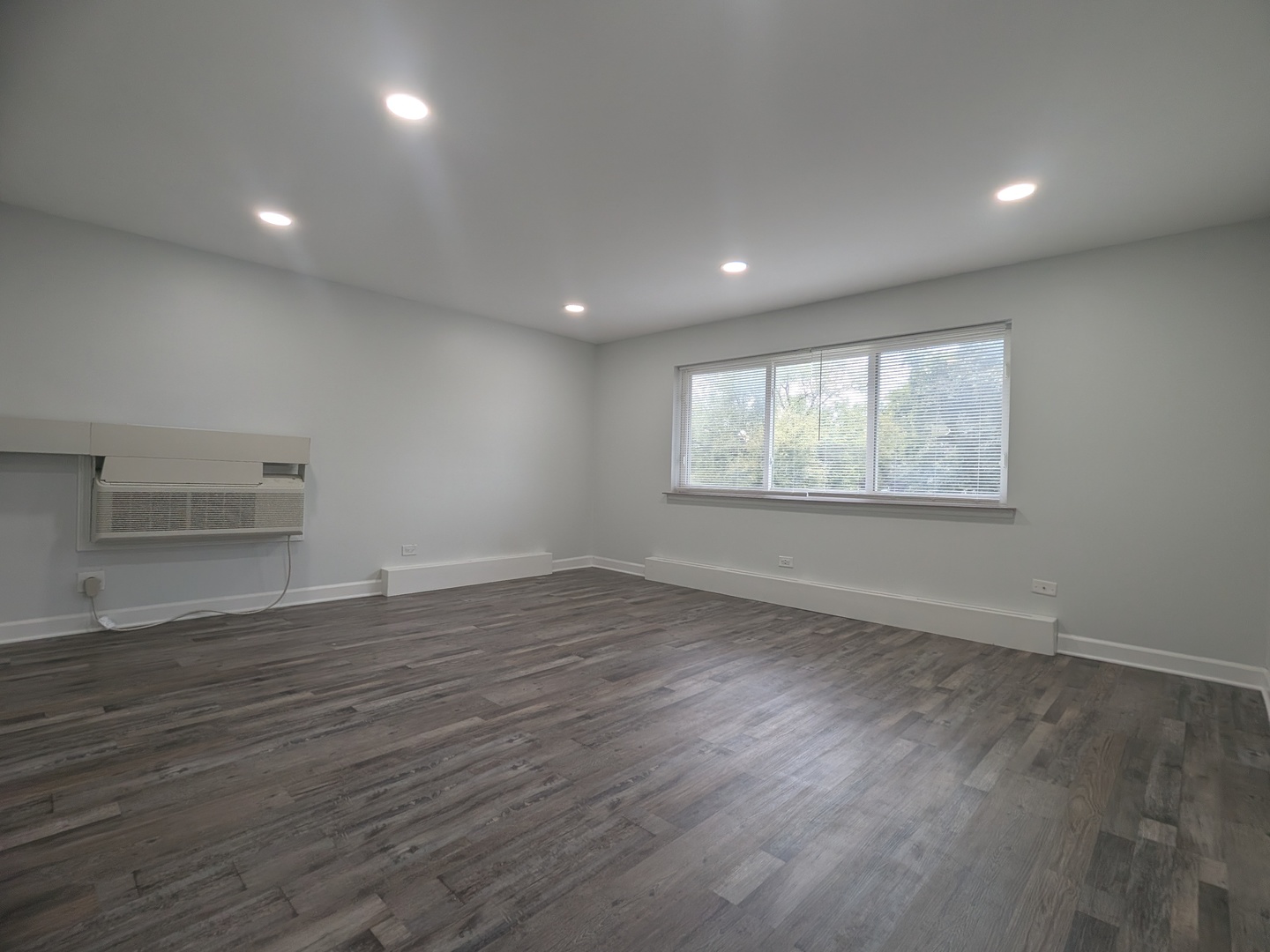 287 8th Street, Wheeling, IL 60090