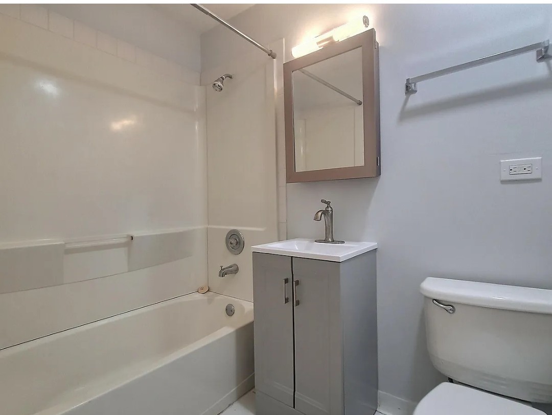 287 8th Street, Wheeling, IL 60090