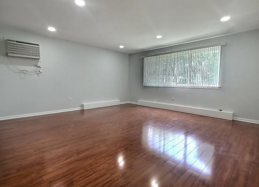 287 8th Street, Wheeling, IL 60090