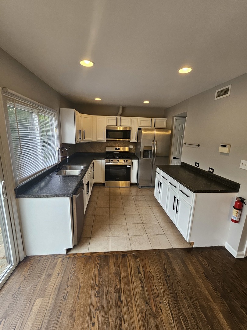 1239 SAN SIMEON Drive, Hanover Park, IL 60133