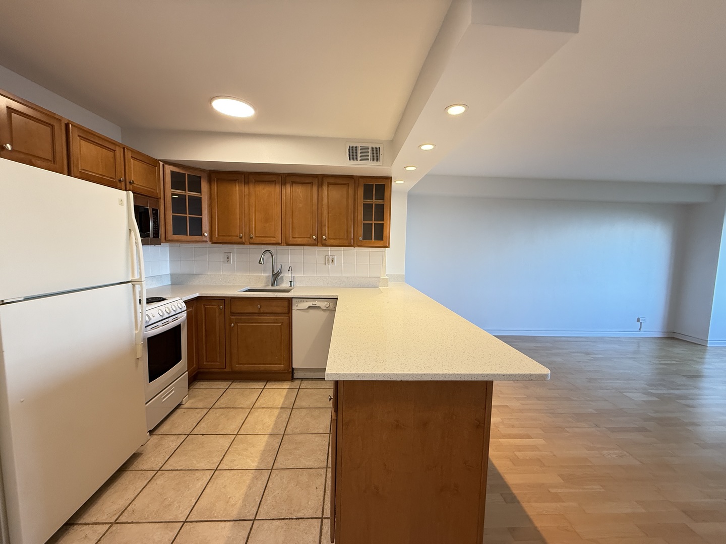 3100 N Lake Shore Drive #811, Chicago, IL 60657
