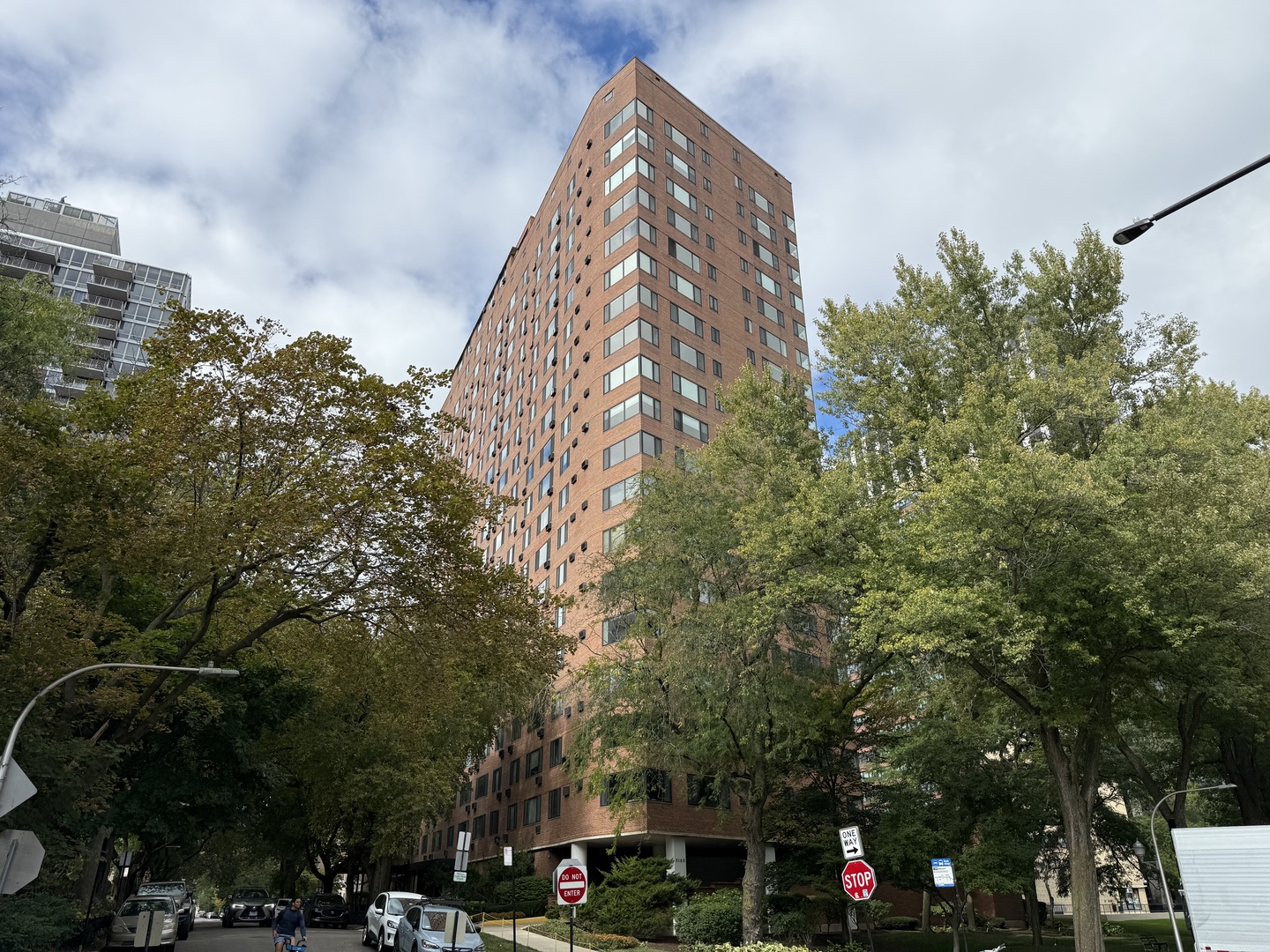 3100 N Lake Shore Drive #811, Chicago, IL 60657