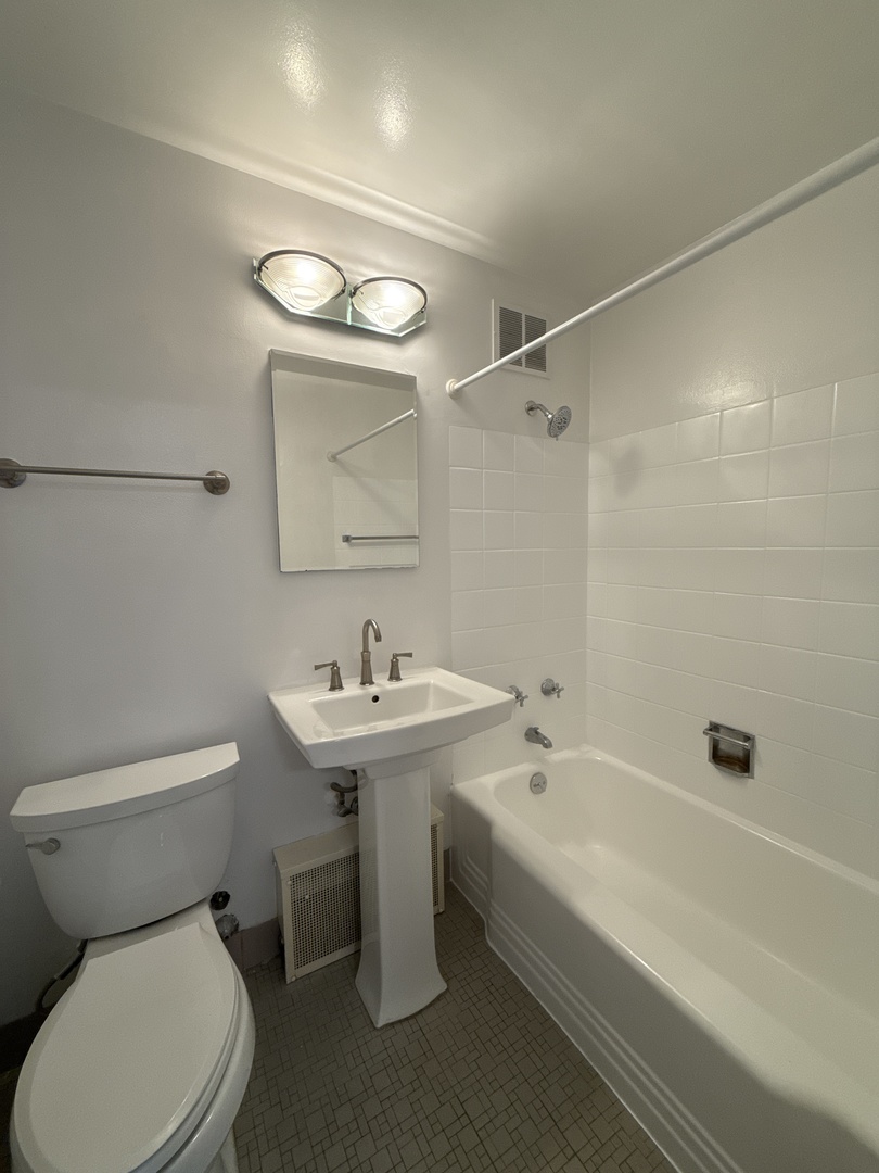 3100 N Lake Shore Drive #811, Chicago, IL 60657