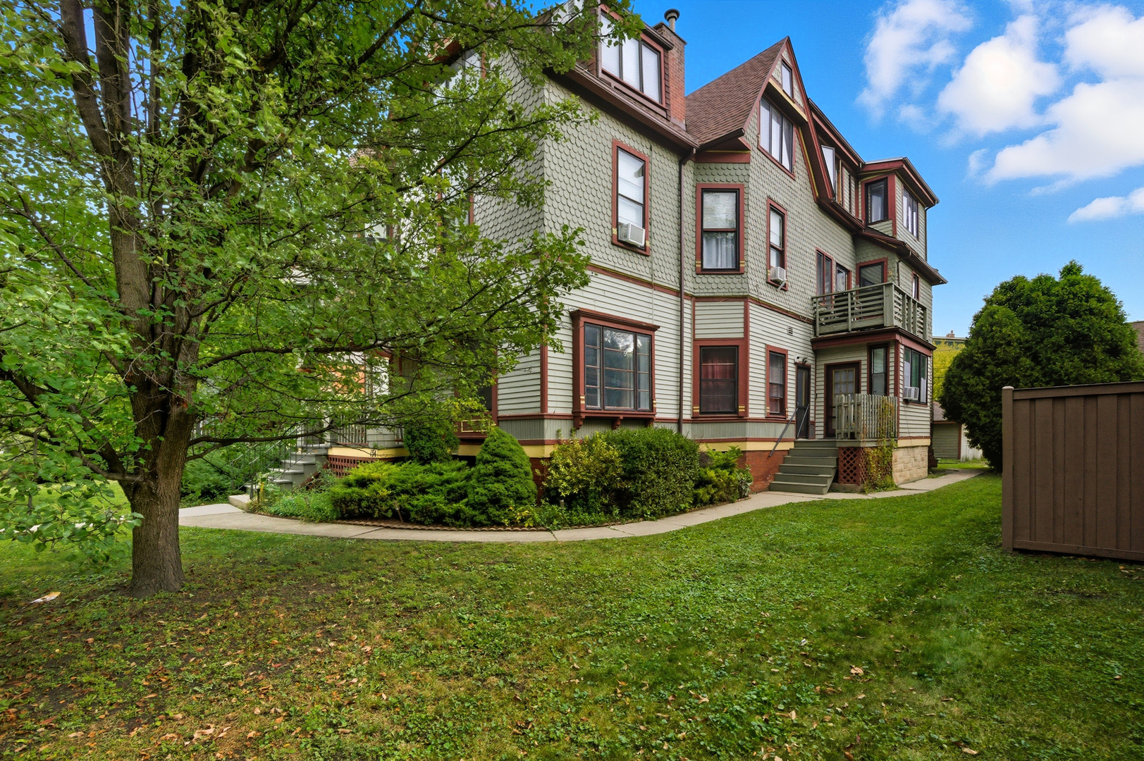 134 S Kenilworth Avenue #2N, Oak Park, IL 60302
