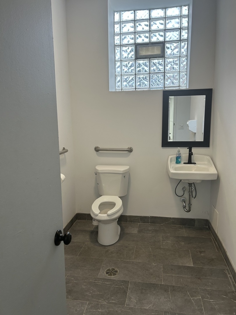 516 E 43rd Street, Chicago, IL 60653