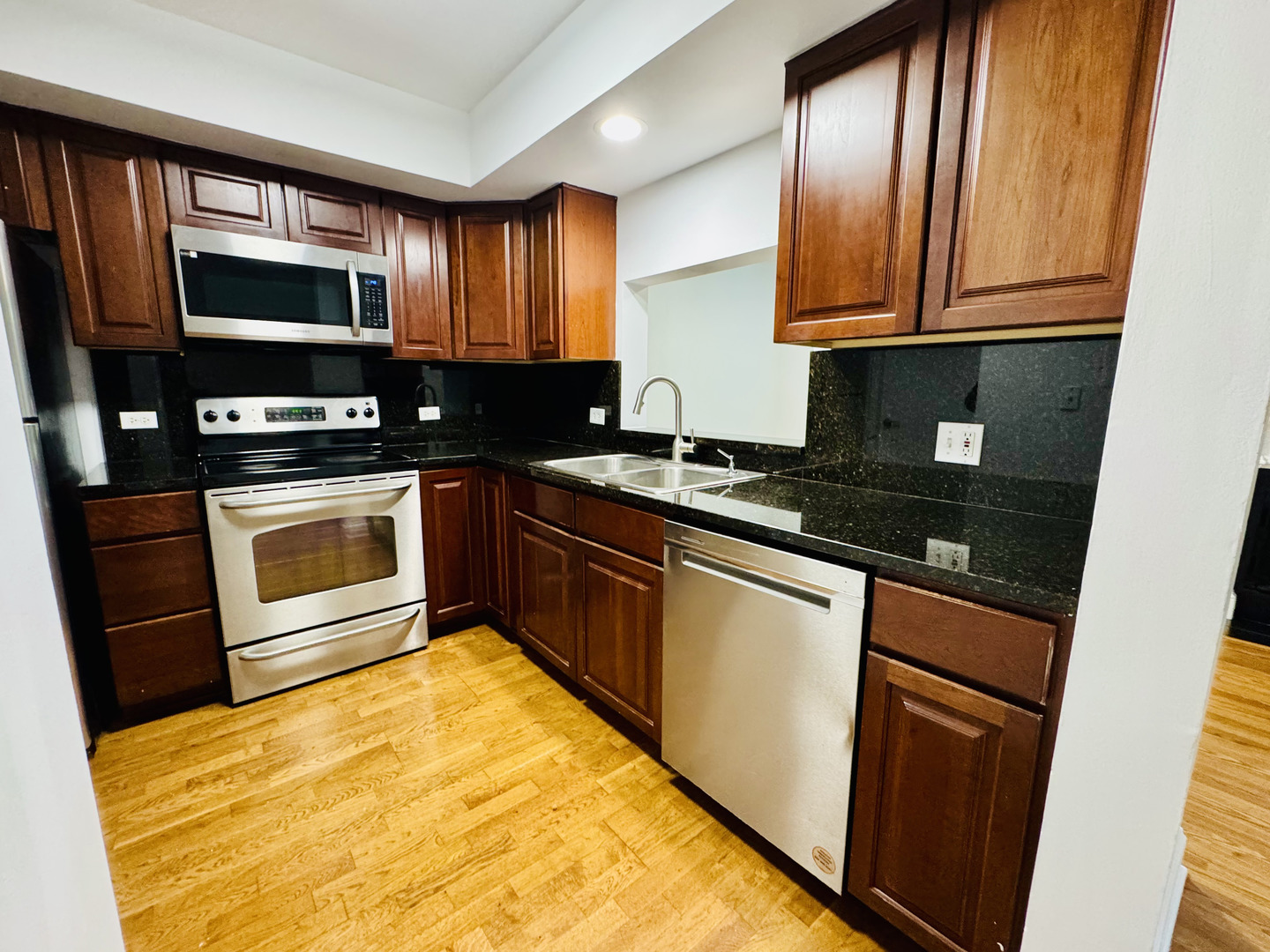 35 Foxcroft Road #115, Naperville, IL 60565