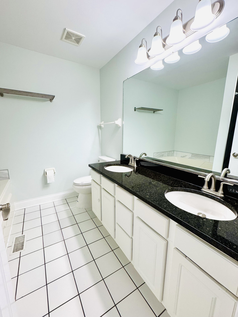 35 Foxcroft Road #115, Naperville, IL 60565