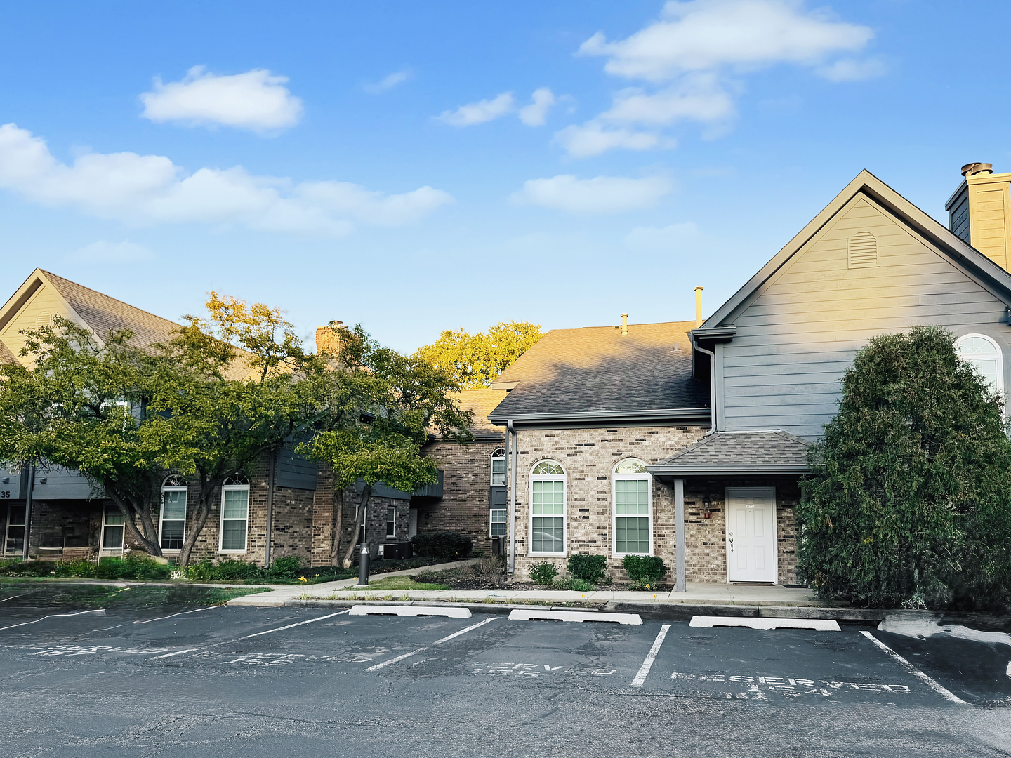 35 Foxcroft Road #115, Naperville, IL 60565