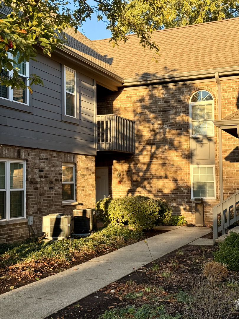 35 Foxcroft Road #115, Naperville, IL 60565