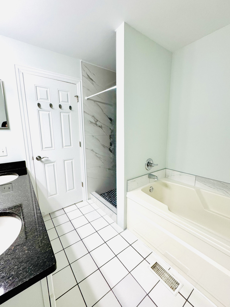 35 Foxcroft Road #115, Naperville, IL 60565