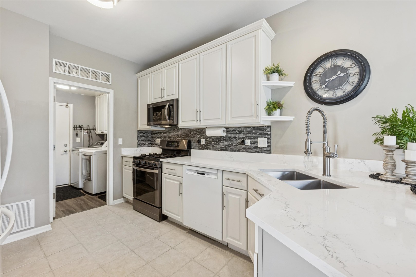 208 Belle Vue Court #A, Sugar Grove, IL 60554