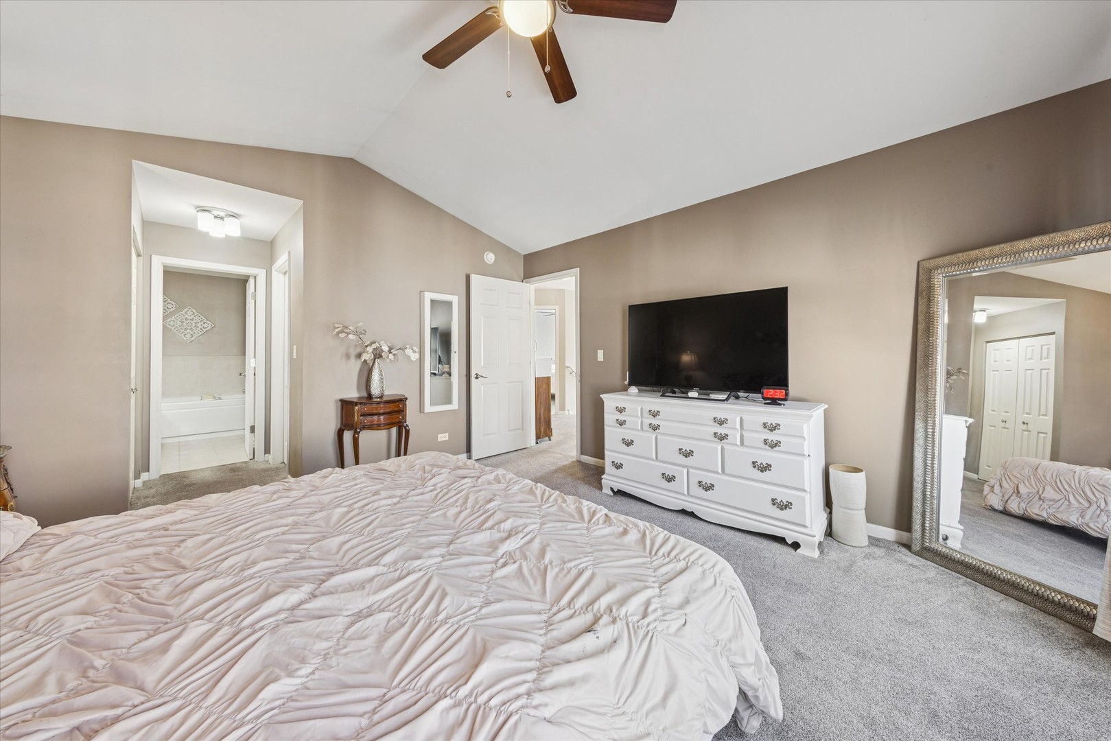 208 Belle Vue Court #A, Sugar Grove, IL 60554