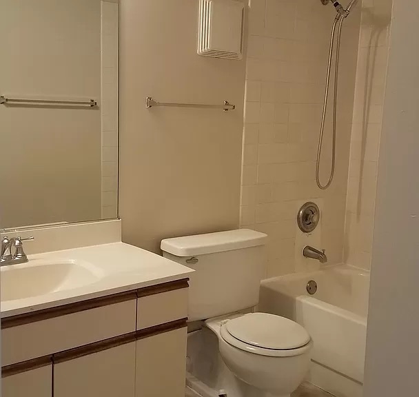 75 Kristin Circle #315, Schaumburg, IL 60195