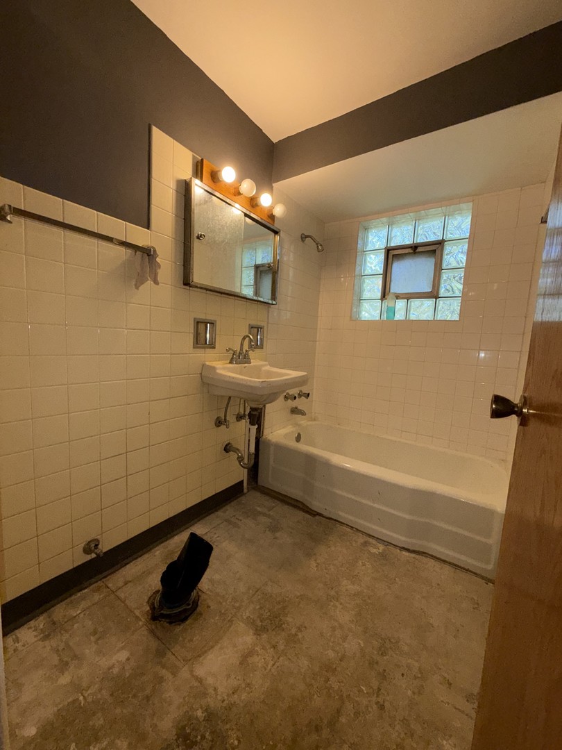 938 Ontario Street #12, Oak Park, IL 60302