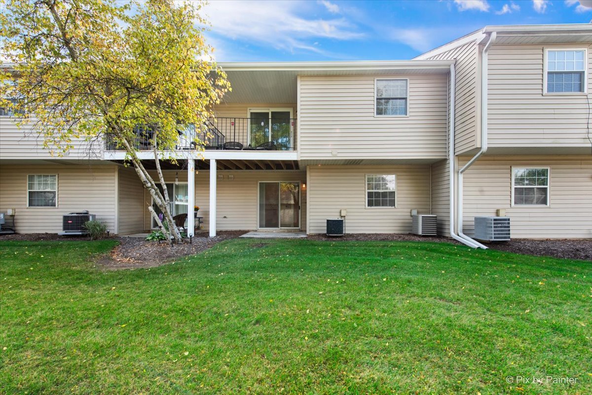 48 N Victoria Lane #B, Streamwood, IL 60107