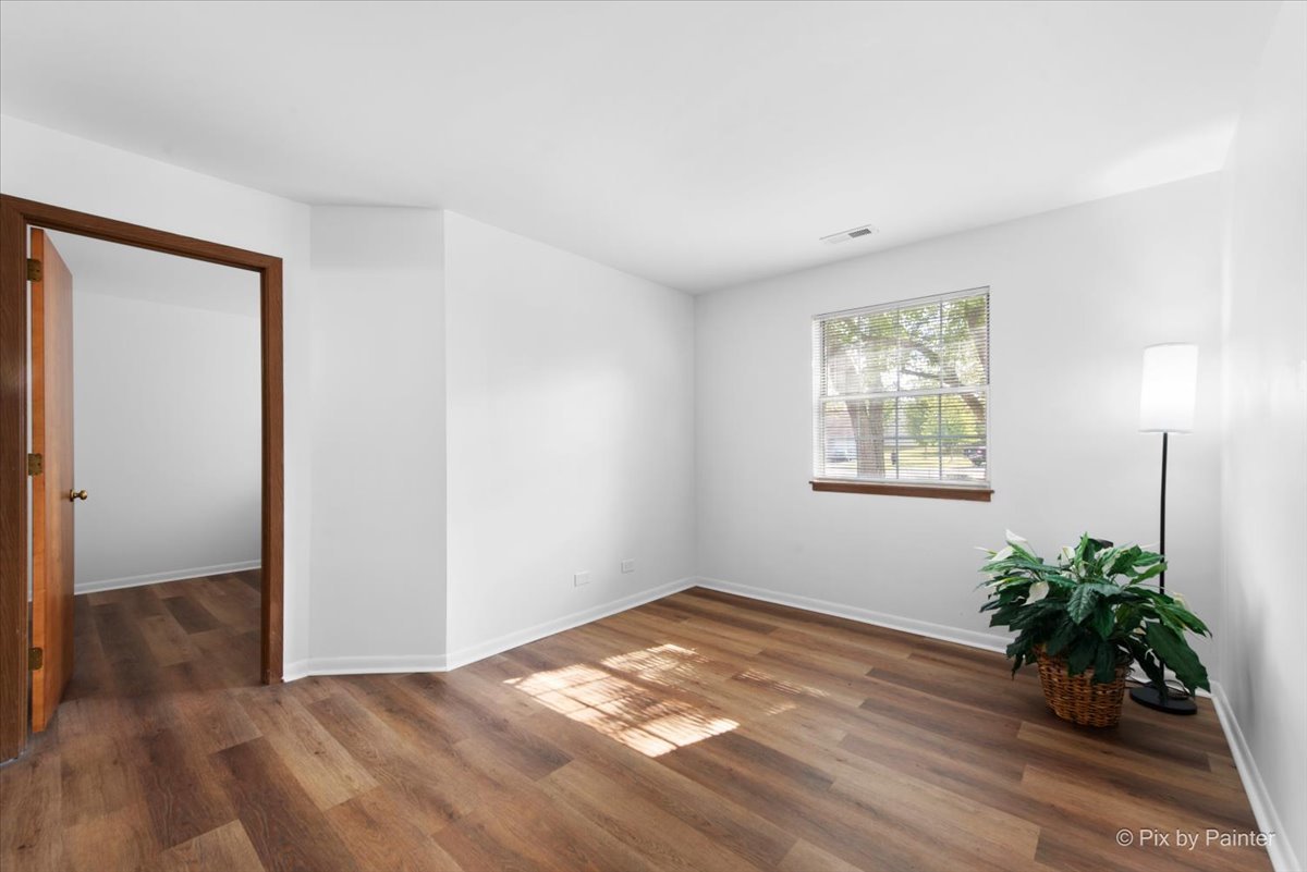 48 N Victoria Lane #B, Streamwood, IL 60107