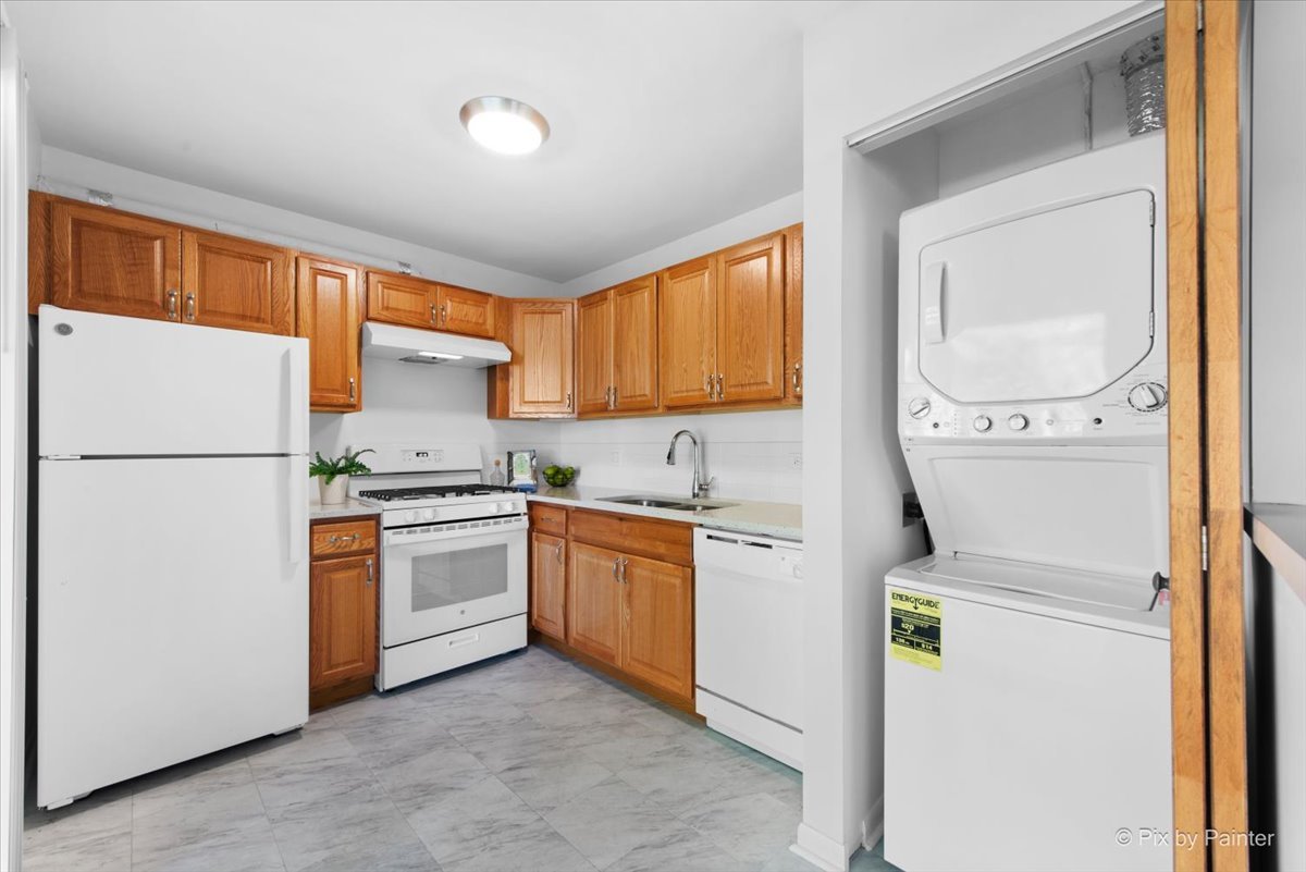 48 N Victoria Lane #B, Streamwood, IL 60107