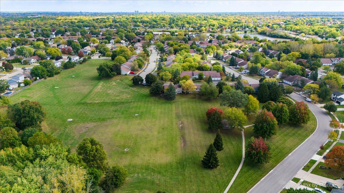 48 N Victoria Lane #B, Streamwood, IL 60107