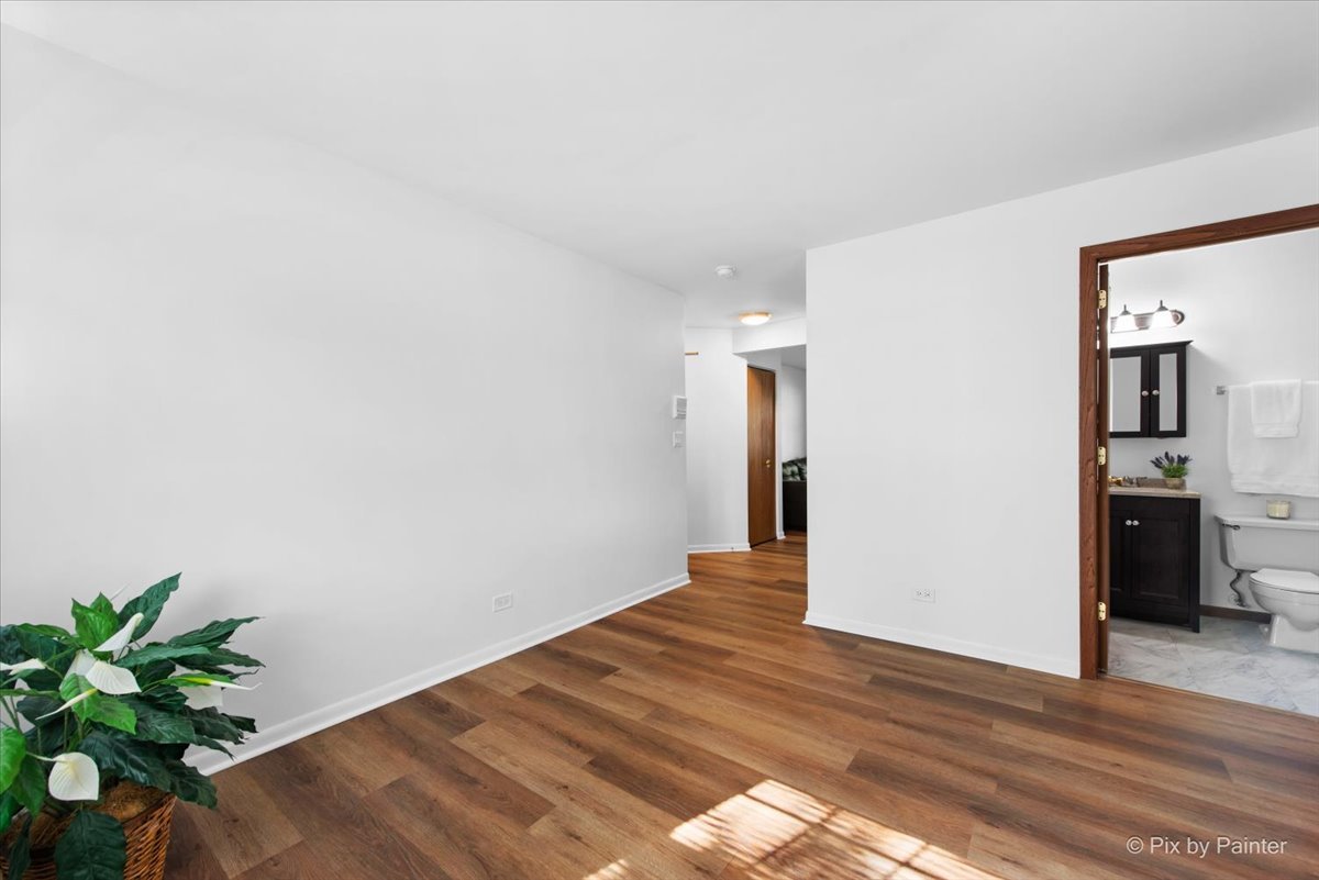 48 N Victoria Lane #B, Streamwood, IL 60107