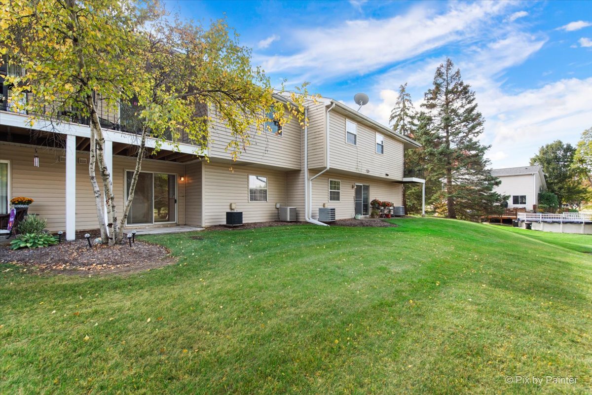 48 N Victoria Lane #B, Streamwood, IL 60107