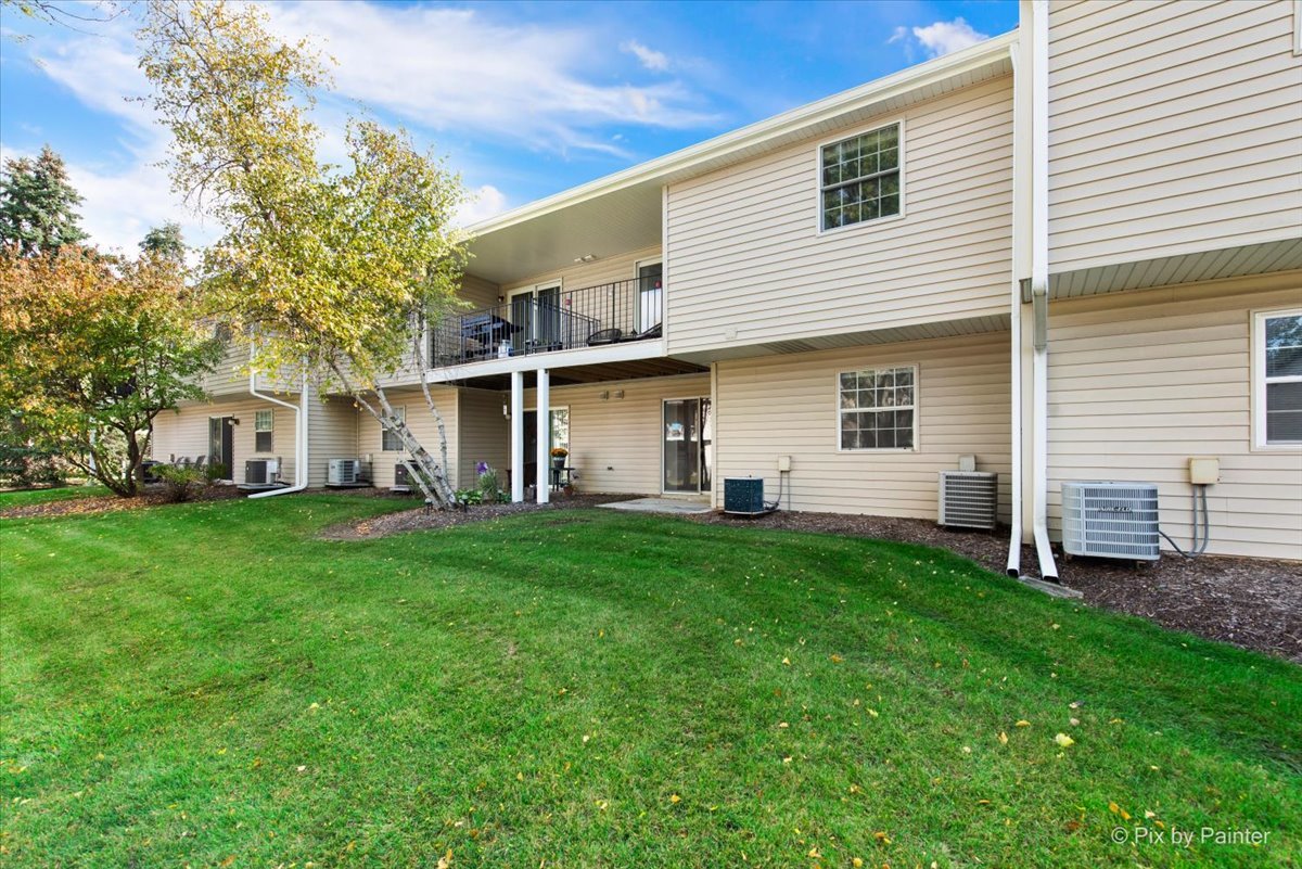 48 N Victoria Lane #B, Streamwood, IL 60107