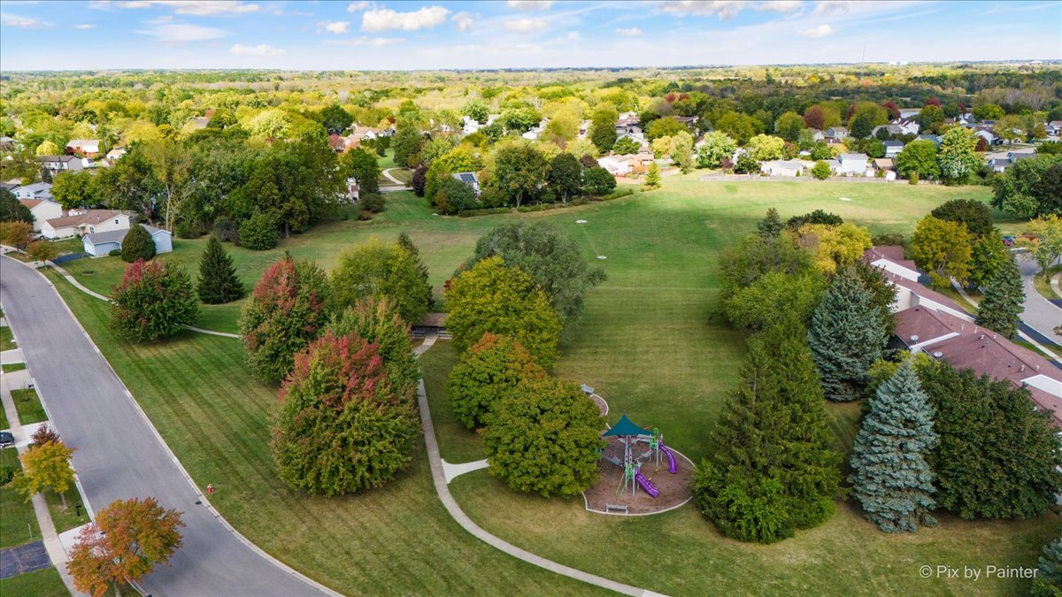 48 N Victoria Lane #B, Streamwood, IL 60107