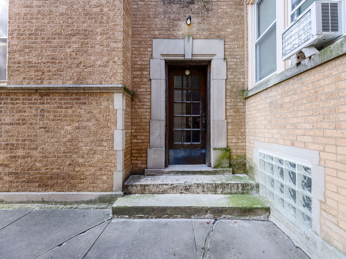 6212 N Sacramento Avenue, Chicago, IL 60659