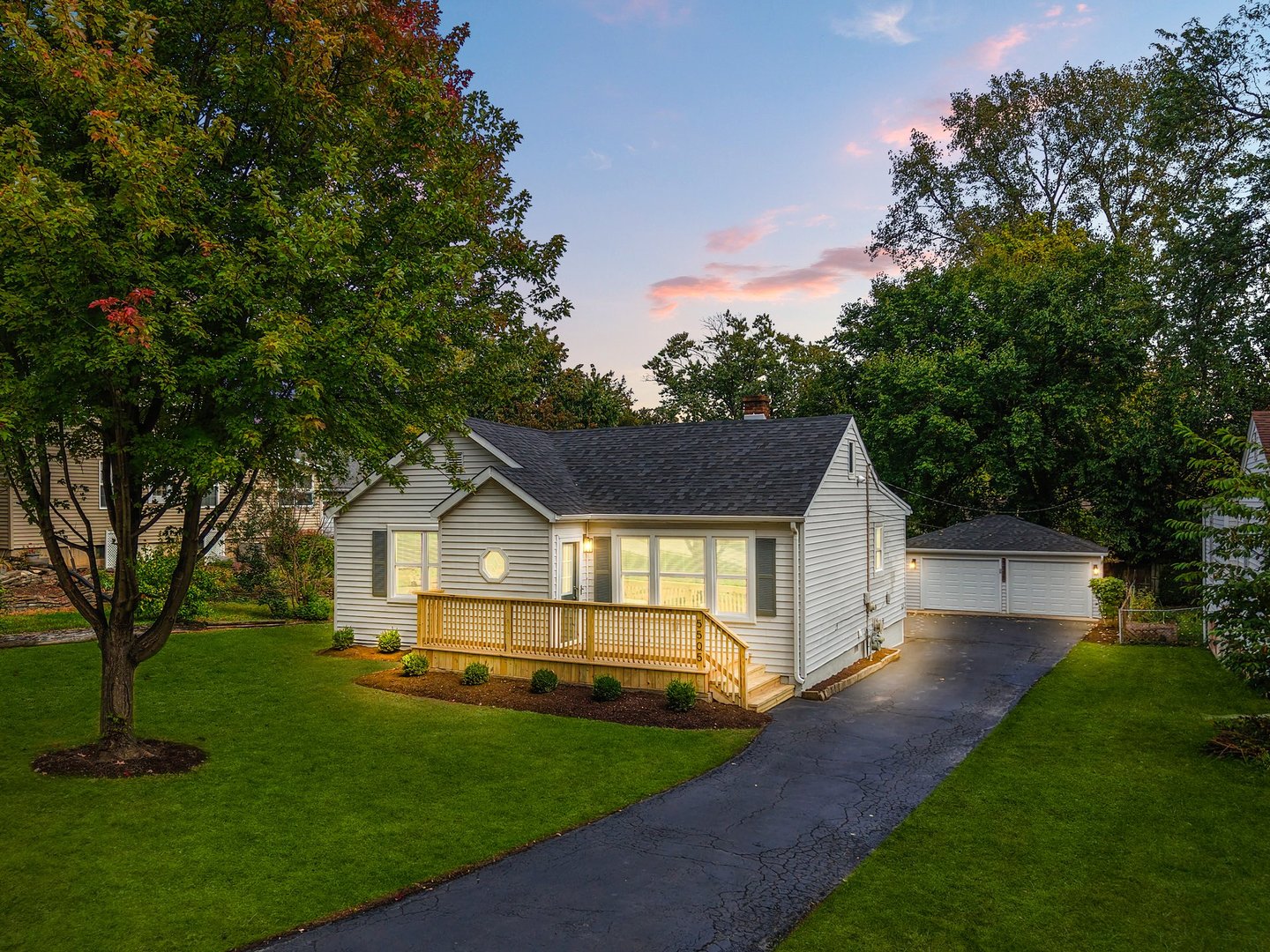 5505 Pershing Avenue, Downers Grove, IL 60515