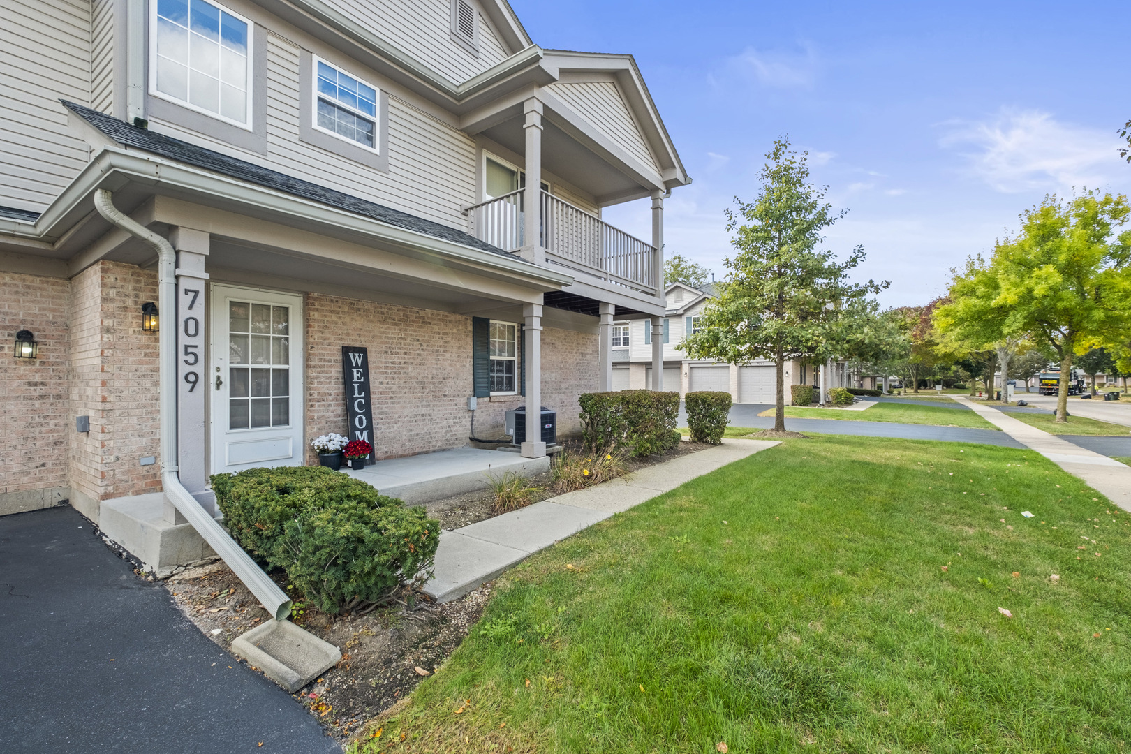 7059 S STRATTON Lane, Gurnee, IL 60031