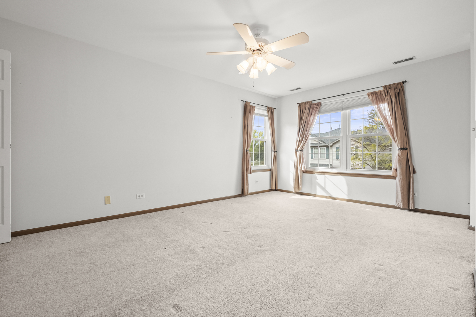 7059 S STRATTON Lane, Gurnee, IL 60031