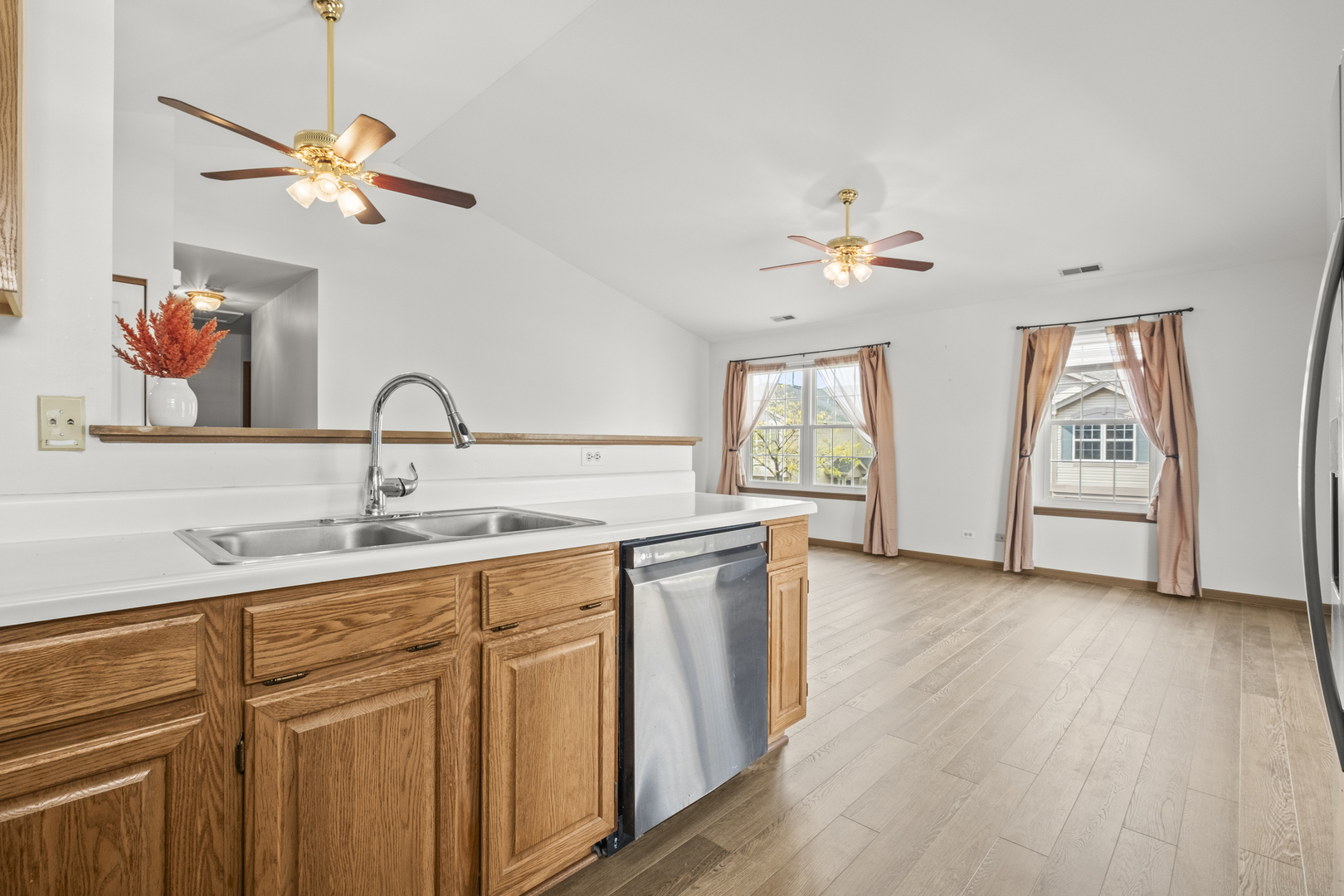 7059 S STRATTON Lane, Gurnee, IL 60031