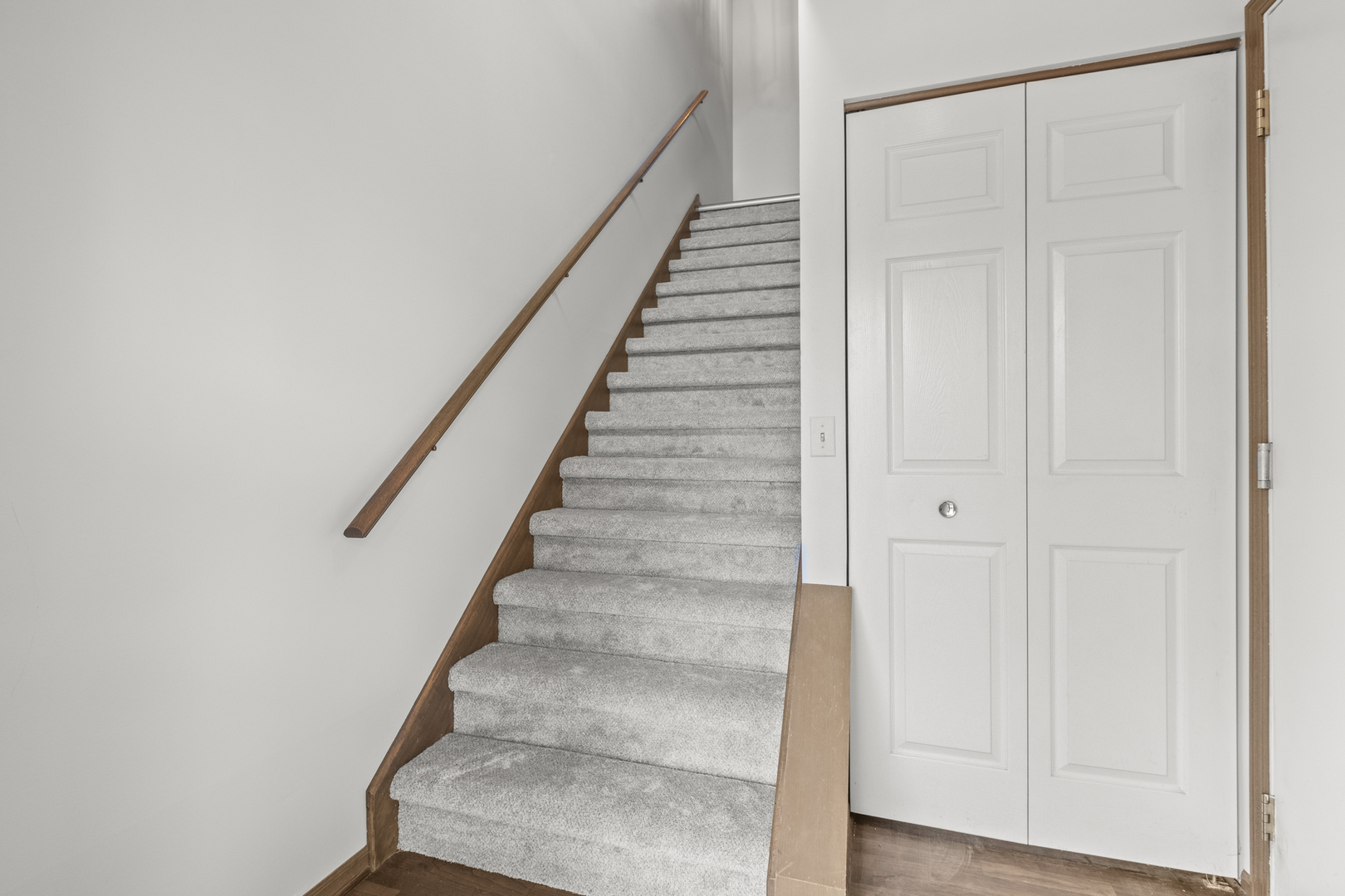 7059 S STRATTON Lane, Gurnee, IL 60031