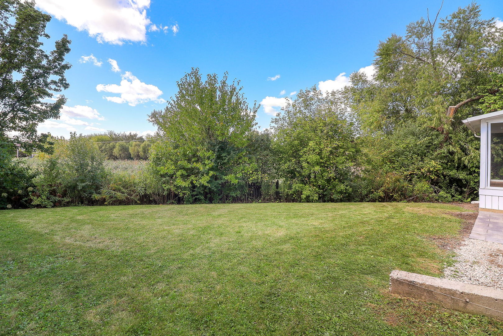 827 Easton Court, Grayslake, IL 60030