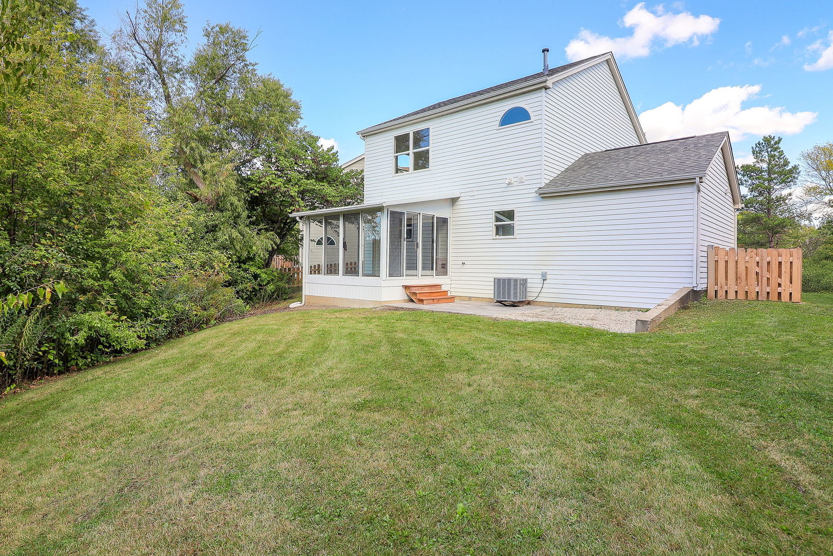827 Easton Court, Grayslake, IL 60030
