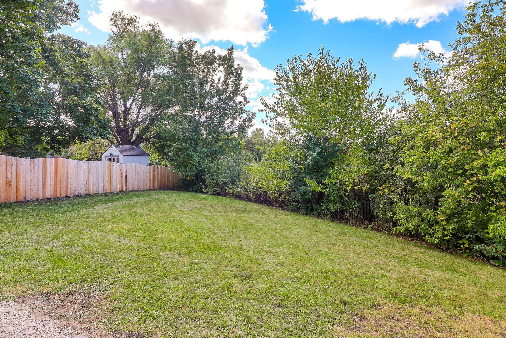 827 Easton Court, Grayslake, IL 60030