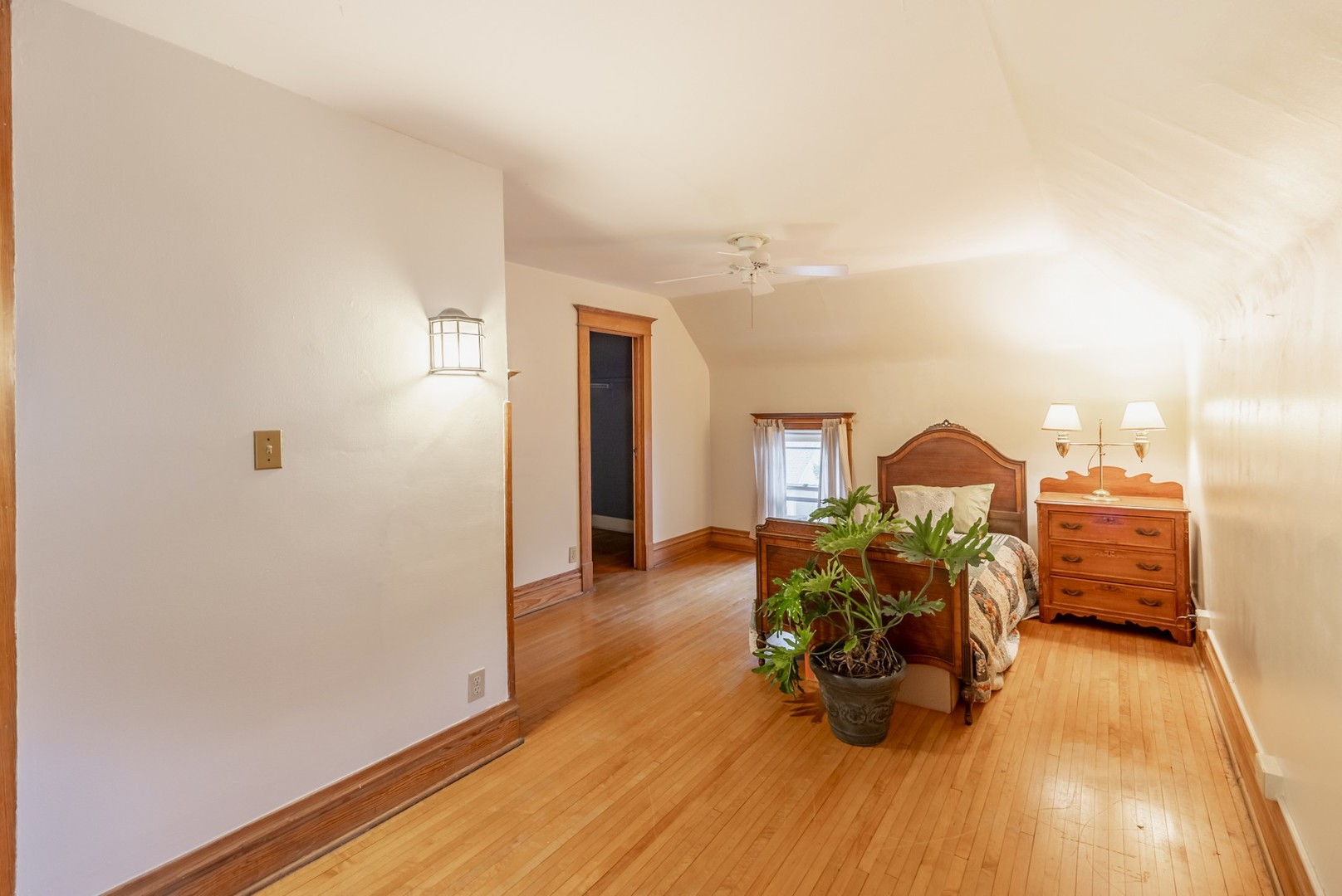 144 HILL Avenue, Elgin, IL 60120