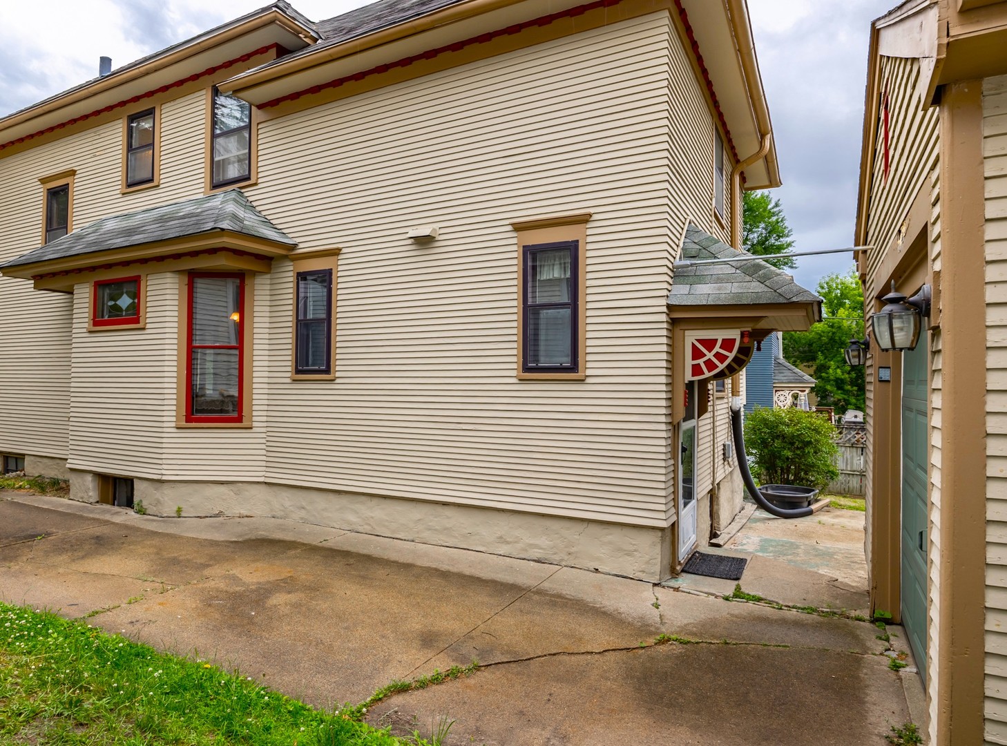 144 HILL Avenue, Elgin, IL 60120