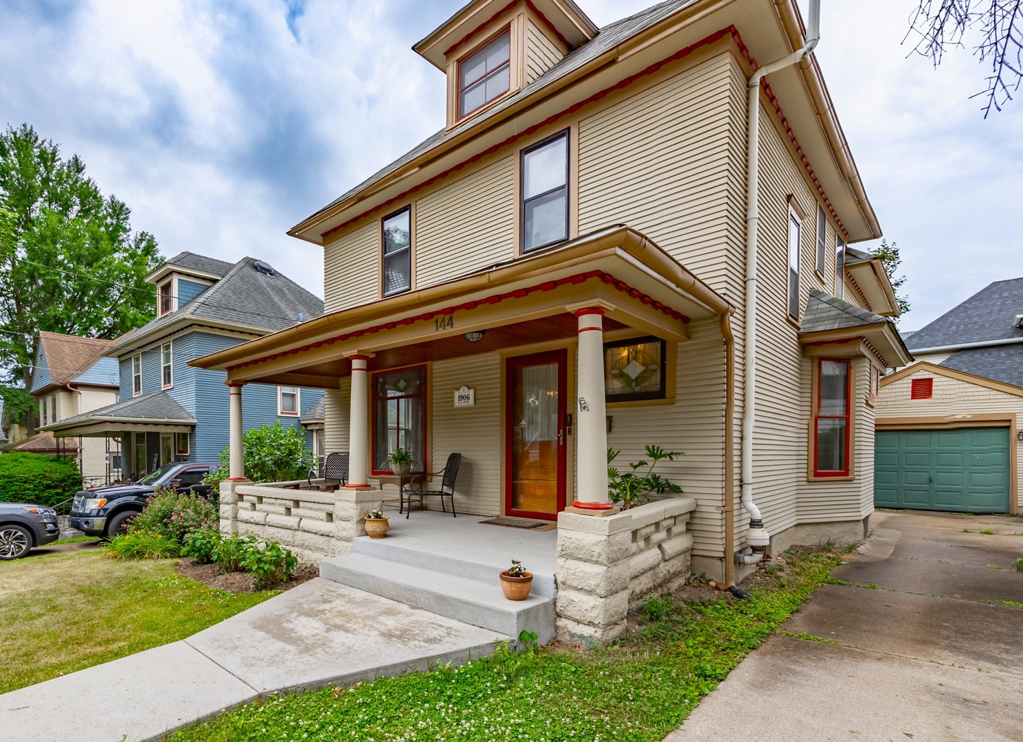144 HILL Avenue, Elgin, IL 60120