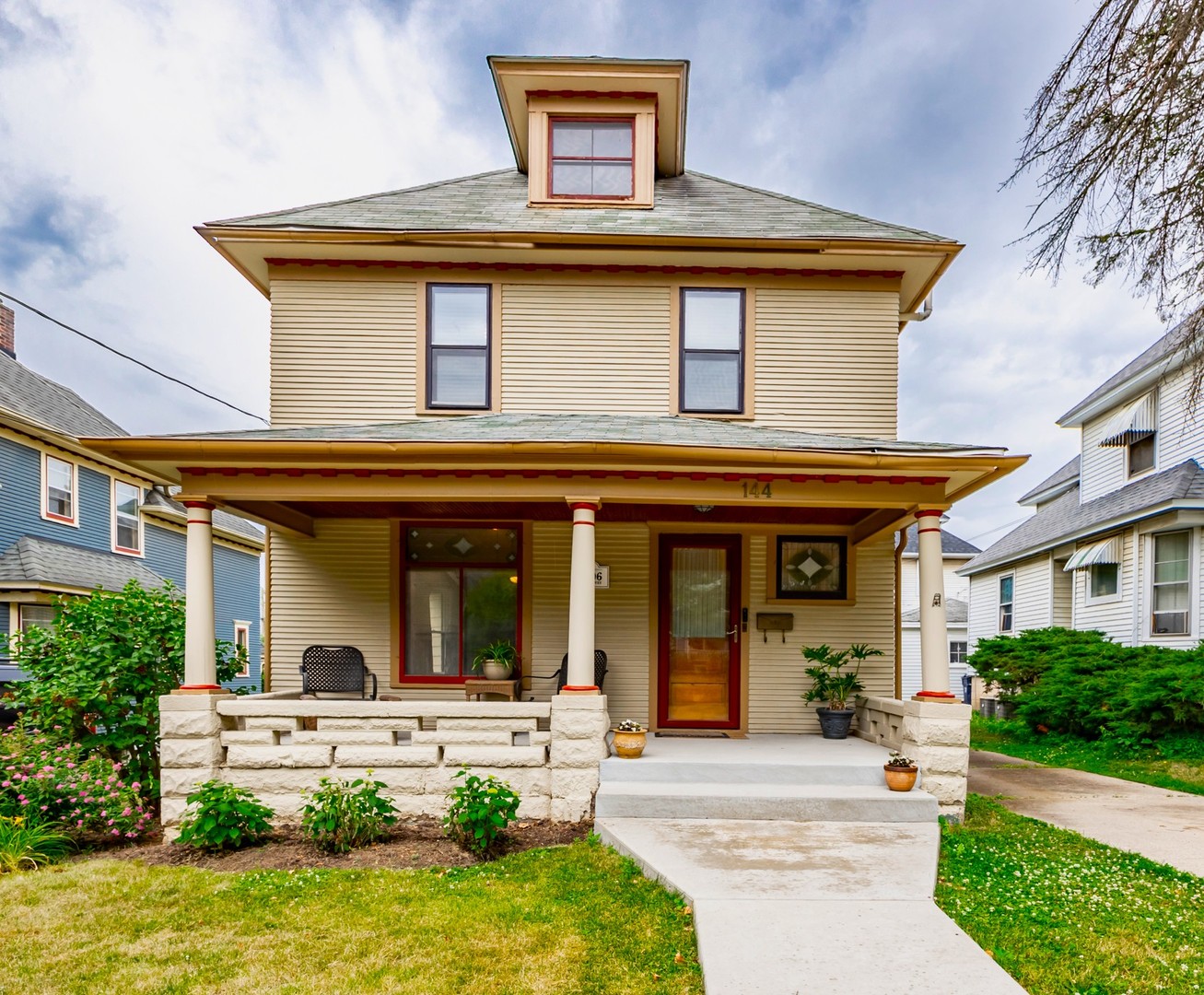 144 HILL Avenue, Elgin, IL 60120