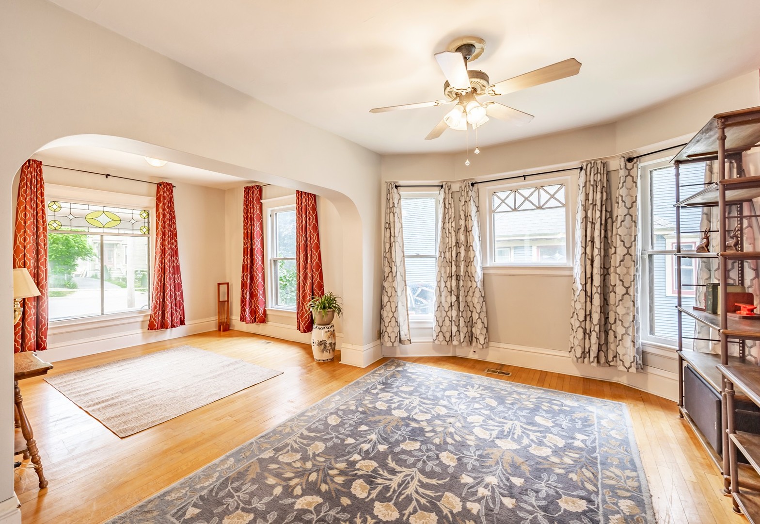 144 HILL Avenue, Elgin, IL 60120