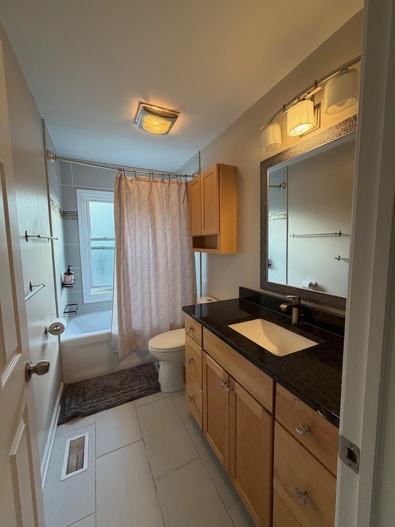 14 Newtown Drive, Buffalo Grove, IL 60089