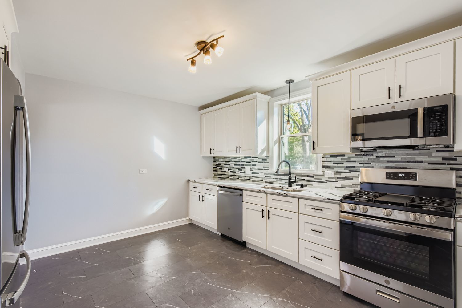 9258 S Sacramento Avenue, Evergreen Park, IL 60805