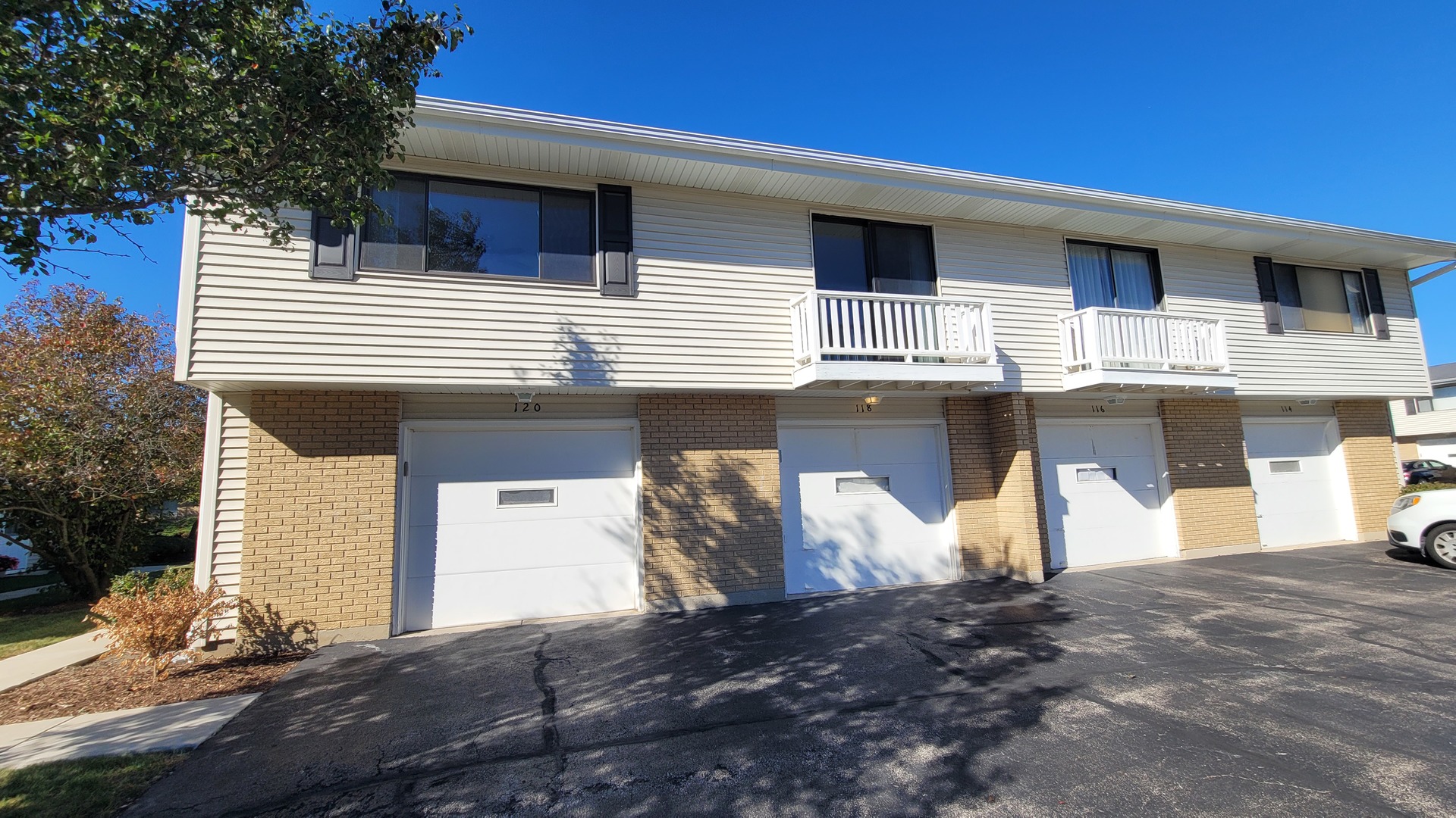 120 COTUIT Court #120, Schaumburg, IL 60193