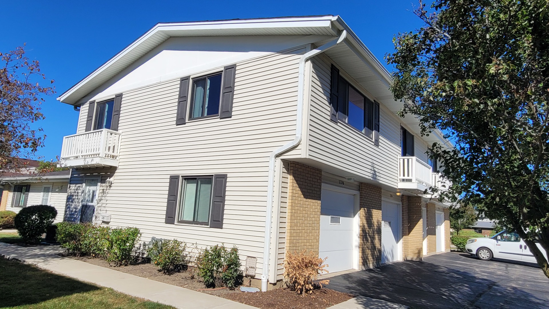 120 COTUIT Court #120, Schaumburg, IL 60193