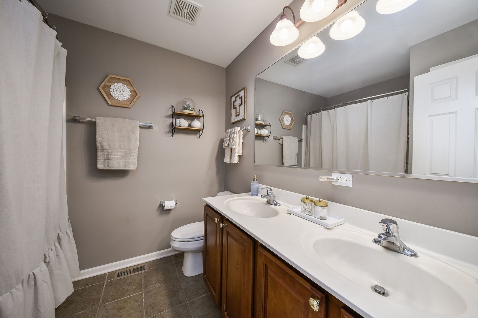2801 Haydn Street, Woodstock, IL 60098